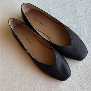 Lucky Brand Women's Classic Black leather flats, size 8.